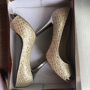 Gold/silver Audrey Brooke Heels ✨